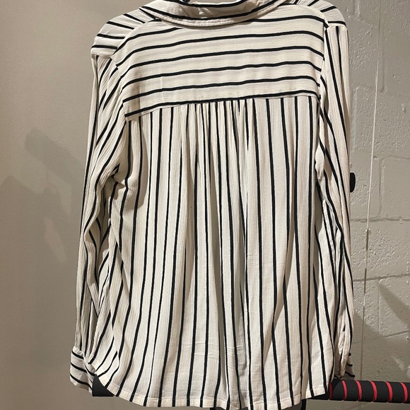 🌟Amuse Society Black & White Striped Button Down Blouse Women’s Medium - Picture 2 of 11